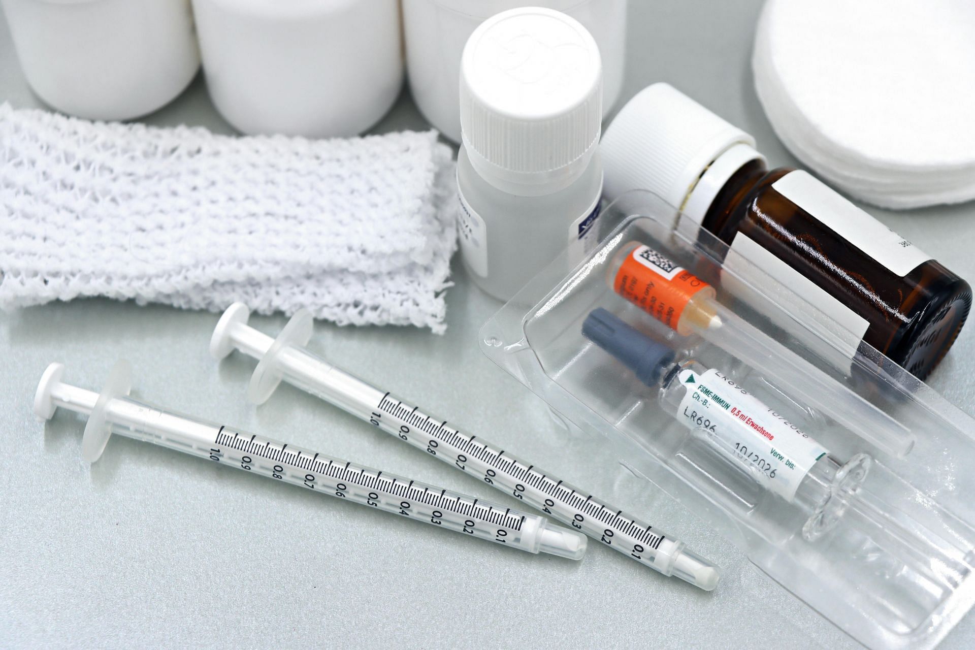 Dr. Mann shot Shelly with injectable Demerol and had s*x with her (Image via Pexels)